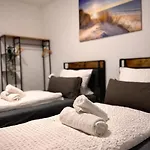Royale Business With 4 Bedrooms&parkplatz&balkon, Beds In Large Size 120cm Netflix Premium, Zentral Zu Audi Und Schwarz Gruppe Bad Friedrichshall
