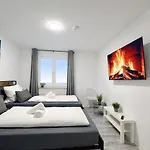 Royale Business With 4 Bedrooms&parkplatz&balkon, Beds In Large Size 120cm Netflix Premium, Zentral Zu Audi Und Schwarz Gruppe Bad Friedrichshall