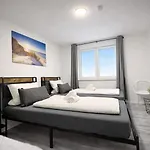 Apartment Royale Business With 4 Bedrooms&parkplatz&balkon, Beds In Large Size 120cm Netflix Premium, Zentral Zu Audi Und Schwarz Gruppe
