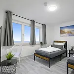Royale Business With 4 Bedrooms&parkplatz&balkon, Beds In Large Size 120cm Netflix Premium, Zentral Zu Audi Und Schwarz Gruppe Apartment *