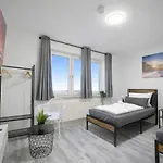 Royale Business With 4 Bedrooms&parkplatz&balkon, Beds In Large Size 120cm Netflix Premium, Zentral Zu Audi Und Schwarz Gruppe *