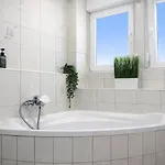 Royale Business With 4 Bedrooms&parkplatz&balkon, Beds In Large Size 120cm Netflix Premium, Zentral Zu Audi Und Schwarz Gruppe