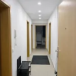 Apartment Royale Business With 4 Bedrooms&parkplatz&balkon, Beds In Large Size 120cm Netflix Premium, Zentral Zu Audi Und Schwarz Gruppe *