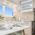 Apartment Royale Business With 4 Bedrooms&parkplatz&balkon, Beds In Large Size 120cm Netflix Premium, Zentral Zu Audi Und Schwarz Gruppe *