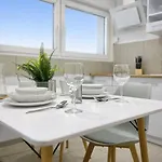 Royale Business With 4 Bedrooms&parkplatz&balkon, Beds In Large Size 120cm Netflix Premium, Zentral Zu Audi Und Schwarz Gruppe