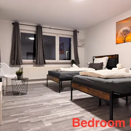 Stn Royale - Mit 4 Schlafzimmer, 8 Big Beds, Parkplatz & Balkon, Highspeed Wlan, Netflix Premium, Zentral Zu Audi & Schwarz Gruppe 바트프리에드리히셸