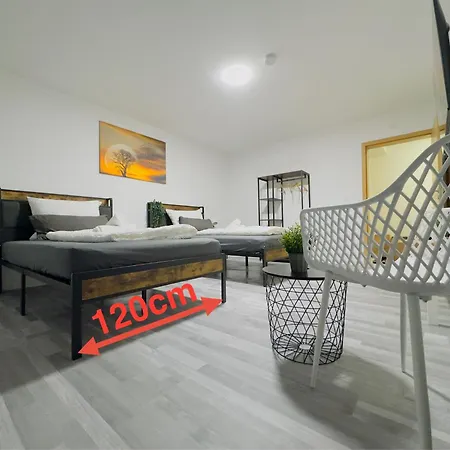 Stn Royale - Mit 4 Schlafzimmer, 8 Big Beds, Parkplatz & Balkon, Highspeed Wlan, Netflix Premium, Zentral Zu Audi & Schwarz Gruppe Apartamento *