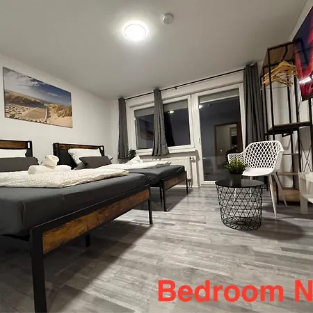 Stn Royale - Mit 4 Schlafzimmer, 8 Big Beds, Parkplatz & Balkon, Highspeed Wlan, Netflix Premium, Zentral Zu Audi & Schwarz Gruppe 아파트 *