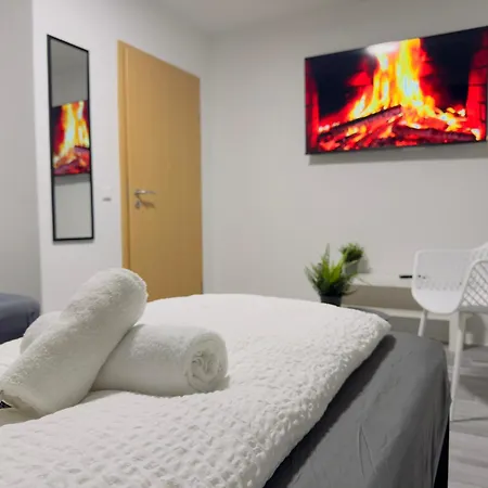 Stn Royale - Mit 4 Schlafzimmer, 8 Big Beds, Parkplatz & Balkon, Highspeed Wlan, Netflix Premium, Zentral Zu Audi & Schwarz Gruppe Apartamento Bad Friedrichshall