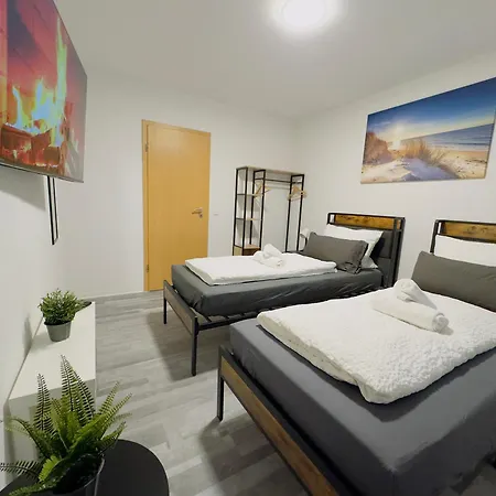 Stn Royale - Mit 4 Schlafzimmer, 8 Big Beds, Parkplatz & Balkon, Highspeed Wlan, Netflix Premium, Zentral Zu Audi & Schwarz Gruppe Apartamento