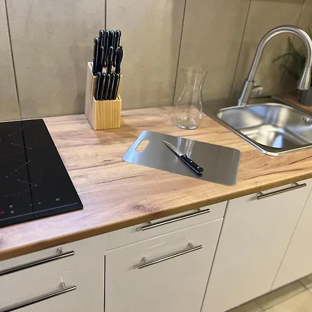 Stn Royale - Mit 4 Schlafzimmer, 8 Big Beds, Parkplatz & Balkon, Highspeed Wlan, Netflix Premium, Zentral Zu Audi & Schwarz Gruppe * Bad Friedrichshall