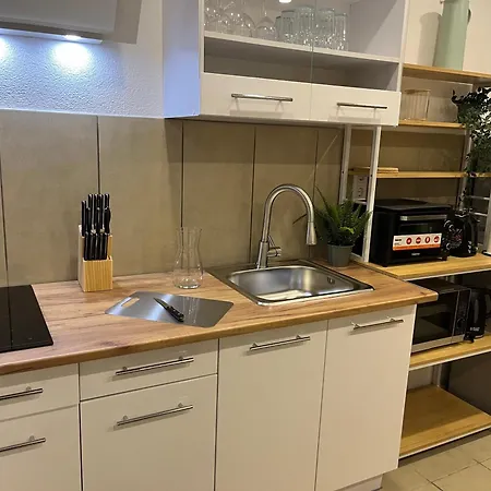 Stn Royale - Mit 4 Schlafzimmer, 8 Big Beds, Parkplatz & Balkon, Highspeed Wlan, Netflix Premium, Zentral Zu Audi & Schwarz Gruppe * Bad Friedrichshall