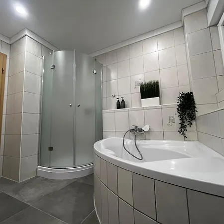 Stn Royale - Mit 4 Schlafzimmer, 8 Big Beds, Parkplatz & Balkon, Highspeed Wlan, Netflix Premium, Zentral Zu Audi & Schwarz Gruppe Bad Friedrichshall