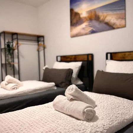 Stn Royale - Mit 4 Schlafzimmer, 8 Big Beds, Parkplatz & Balkon, Highspeed Wlan, Netflix Premium, Zentral Zu Audi & Schwarz Gruppe Bad Friedrichshall