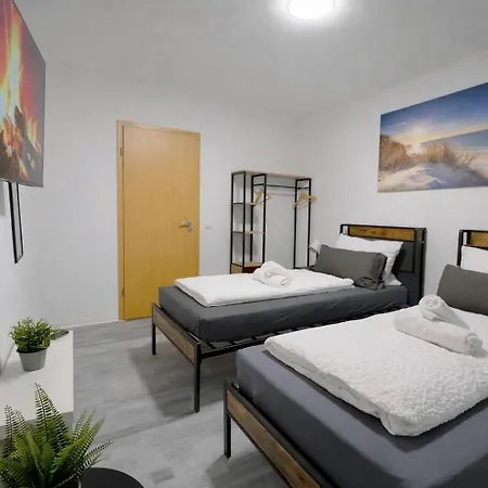 Stn Royale - Mit 4 Schlafzimmer, 8 Big Beds, Parkplatz & Balkon, Highspeed Wlan, Netflix Premium, Zentral Zu Audi & Schwarz Gruppe Apartamento