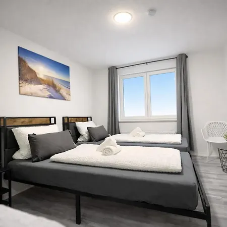 Apartamento Stn Royale - Mit 4 Schlafzimmer, 8 Big Beds, Parkplatz & Balkon, Highspeed Wlan, Netflix Premium, Zentral Zu Audi & Schwarz Gruppe