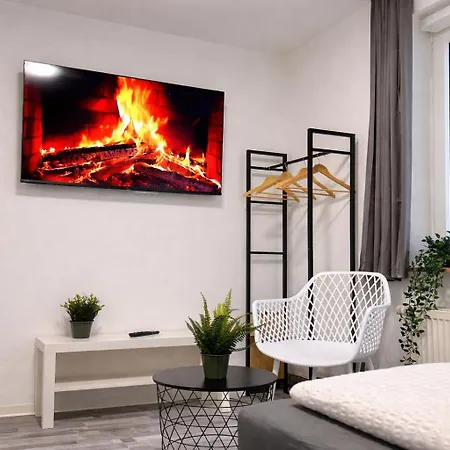 Stn Royale - Mit 4 Schlafzimmer, 8 Big Beds, Parkplatz & Balkon, Highspeed Wlan, Netflix Premium, Zentral Zu Audi & Schwarz Gruppe Bad Friedrichshall