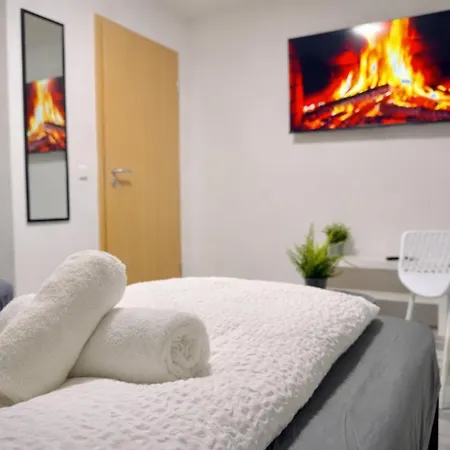 Apartamento Stn Royale - Mit 4 Schlafzimmer, 8 Big Beds, Parkplatz & Balkon, Highspeed Wlan, Netflix Premium, Zentral Zu Audi & Schwarz Gruppe