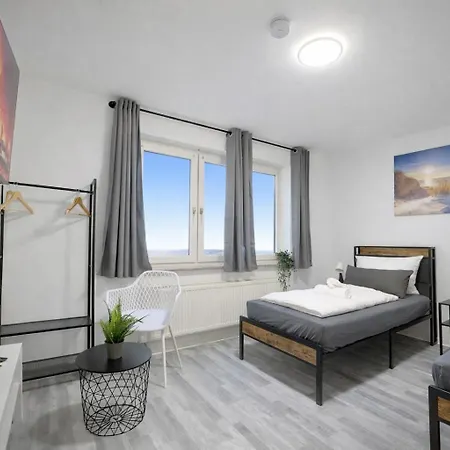 Stn Royale - Mit 4 Schlafzimmer, 8 Big Beds, Parkplatz & Balkon, Highspeed Wlan, Netflix Premium, Zentral Zu Audi & Schwarz Gruppe *
