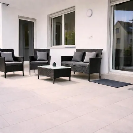 Apartamento Stn Royale - Mit 4 Schlafzimmer, 8 Big Beds, Parkplatz & Balkon, Highspeed Wlan, Netflix Premium, Zentral Zu Audi & Schwarz Gruppe *