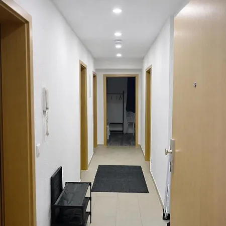 Apartamento Stn Royale - Mit 4 Schlafzimmer, 8 Big Beds, Parkplatz & Balkon, Highspeed Wlan, Netflix Premium, Zentral Zu Audi & Schwarz Gruppe *