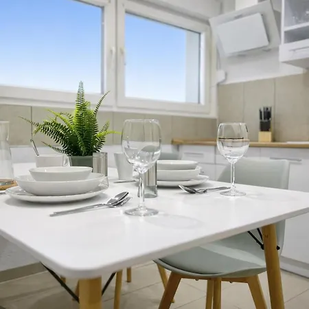 Stn Royale - Mit 4 Schlafzimmer, 8 Big Beds, Parkplatz & Balkon, Highspeed Wlan, Netflix Premium, Zentral Zu Audi & Schwarz Gruppe